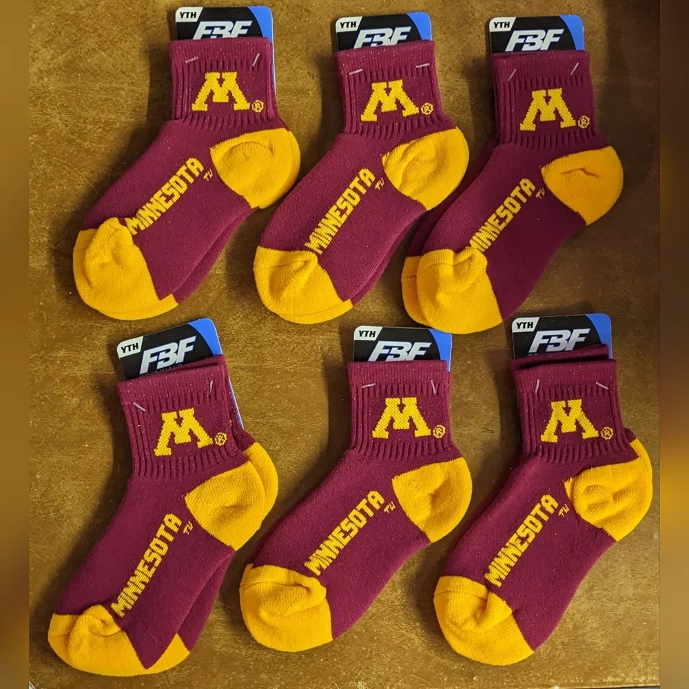 New Kids Boys Youth Minnesota Basketball Maroon and Gold Thick Socks, T2MIS-D